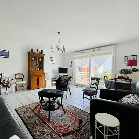 Apartament - 3 Pieces Avec Terrasses Et Parking A 300m De La - Fr-1-433-53 *