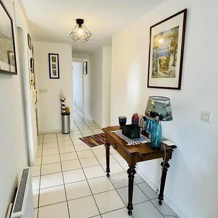 Apartament - 3 Pieces Avec Terrasses Et Parking A 300m De La - Fr-1-433-53 *