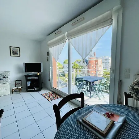 - 3 Pieces Avec Terrasses Et Parking A 300m De La - Fr-1-433-53 Apartament