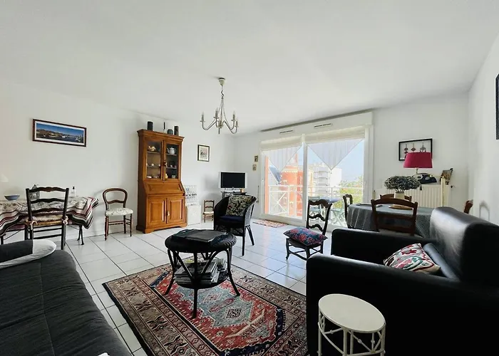 Апартаменти - 3 Pieces Avec Terrasses Et Parking A 300m De La - Fr-1-433-53 *